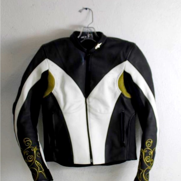 Alpine Start Stella Black
Leather Motorcycle Jacket size (2) Small - Picture 2 of 7